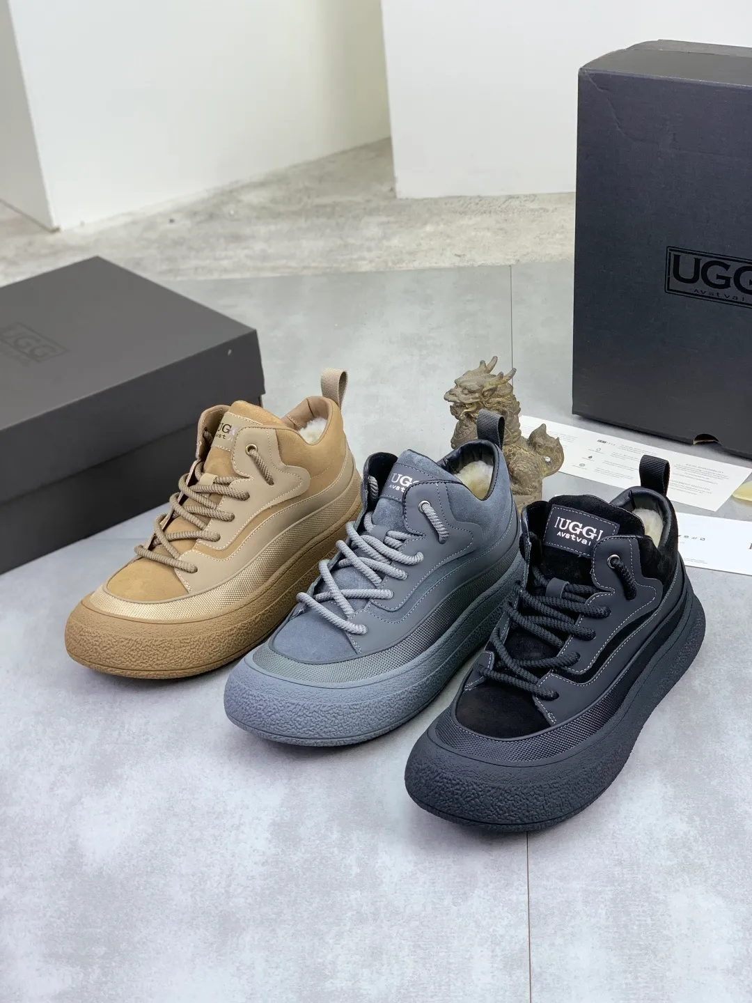 Men's shoes 💰P640 New IUGGI New New Tire Men's Shoes Real cowhide on the outside, Australian wool on the inside, light and easy to put on, brand logo, full of high-end feel, men's style! Men's style! Rarely seen in the market are retro outdoor shoes. They look great on the feet. Mainly because they are so stylish, comfortable and versatile. Color: black, gray, maroon. Size: 39-44